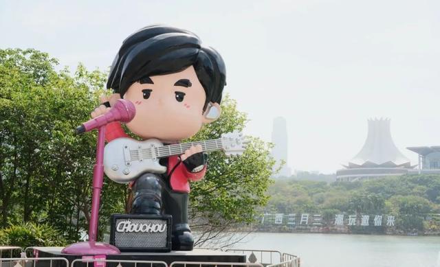 民歌湖广场