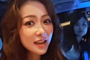 薛凯琪广州演唱会惊艳人体流体艺术表演