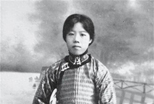 年轻时的邓颖超